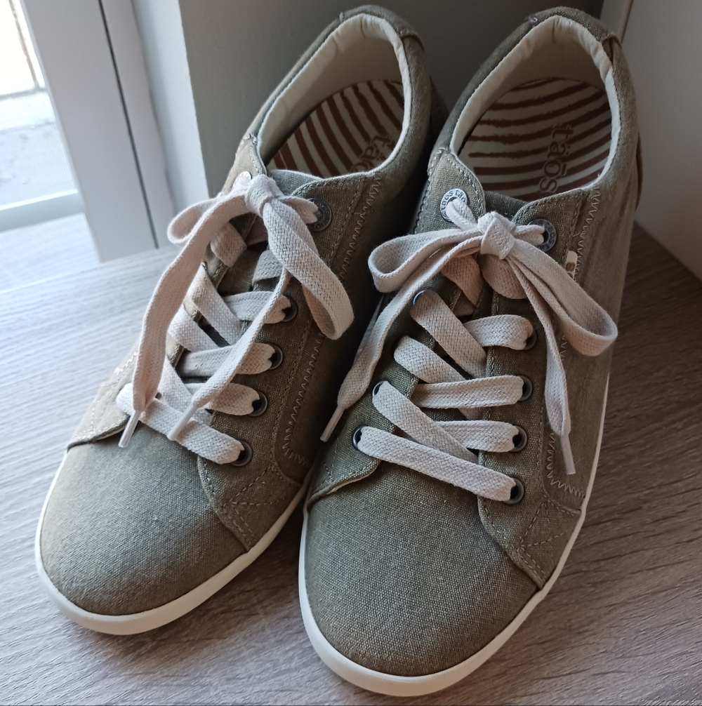 ๐ท NWOT Taos Star Khaki Canvas Lace-Up Sneakers ๐พ - Picture 2 of 16